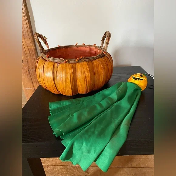 Halloween/Fall Decorations - Picture 2 of 4